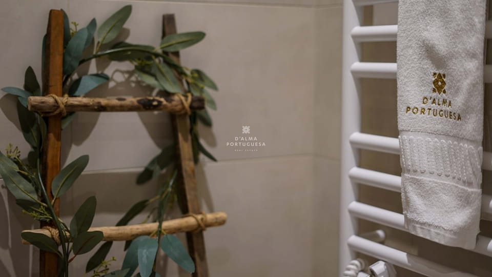 Shower, towels