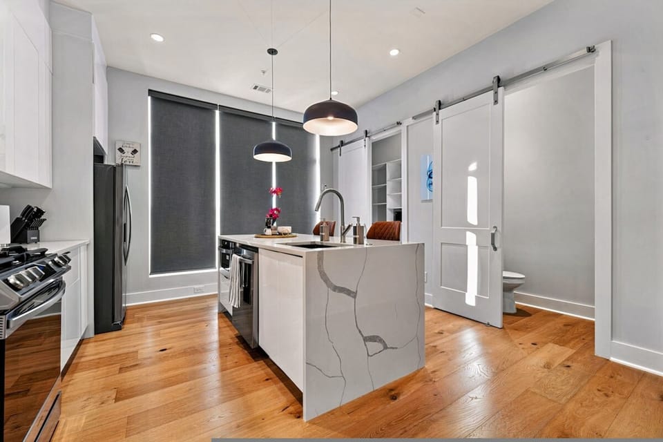 House | 3 bedrooms, desk
