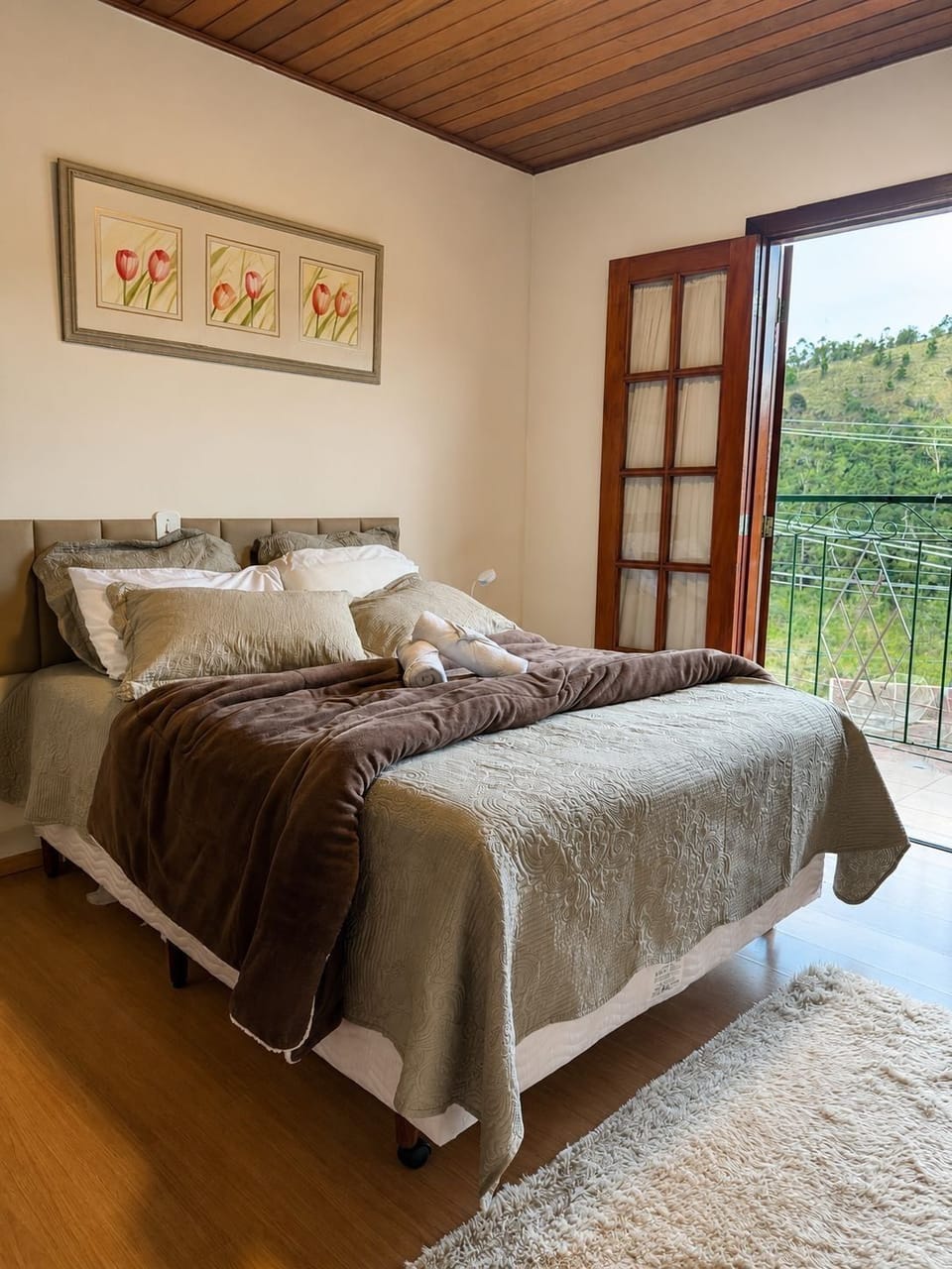 Deluxe Suite, Mountain View | Bathroom | Shower, towels, soap, shampoo