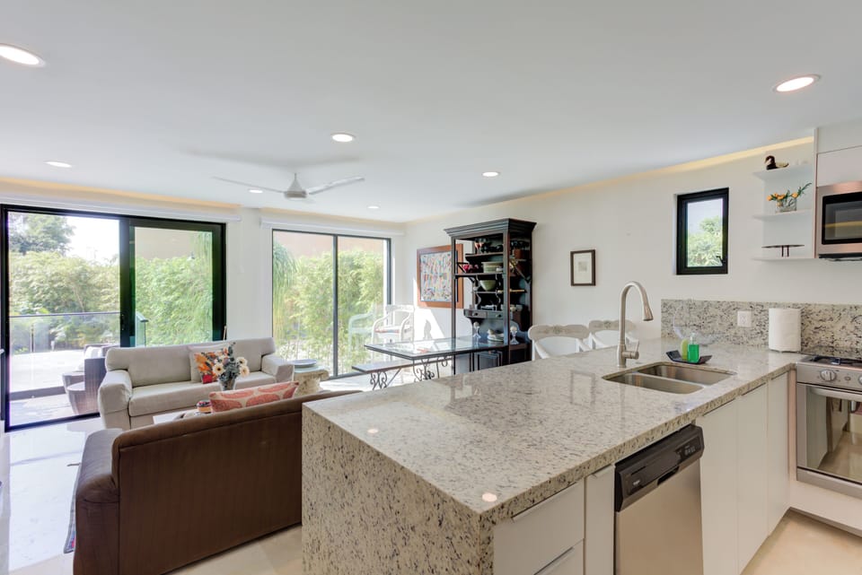 Comfort Apartment, Balcony | Private kitchen | Full-size fridge, stovetop, coffee/tea maker, blender