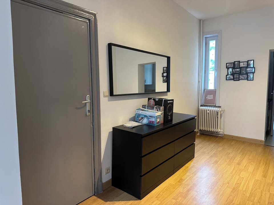 Apartment, 1 Bedroom, Smoking, City View | Interior