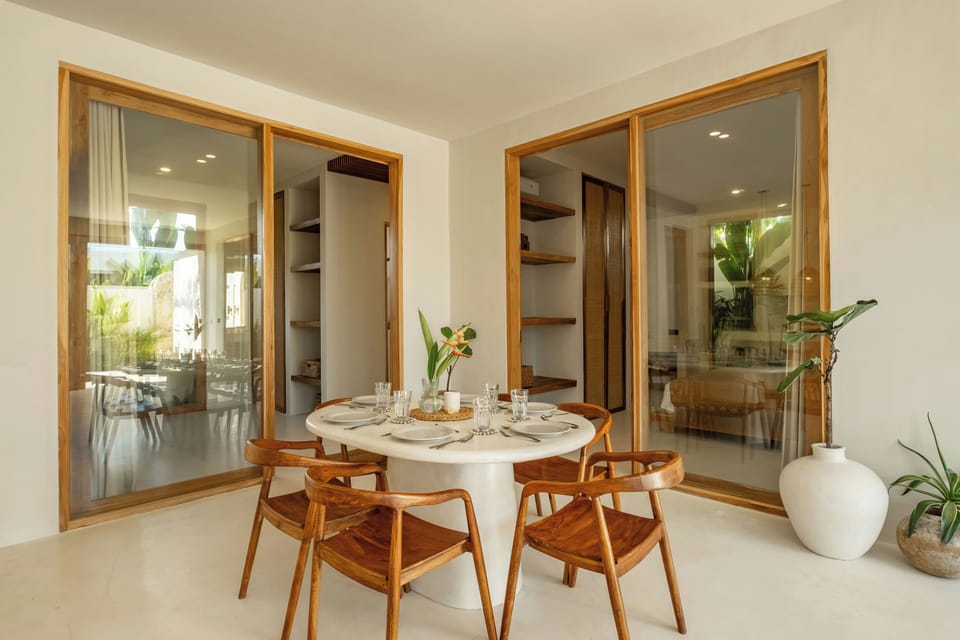 Deluxe Villa, 3 Bedrooms, Patio, Pool View | Dining room