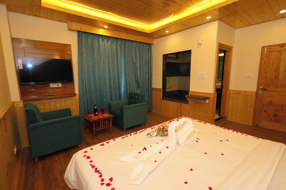 Deluxe Double Room, Balcony, Mountain View | Hypo-allergenic bedding, Tempur-Pedic beds, free WiFi, bed sheets
