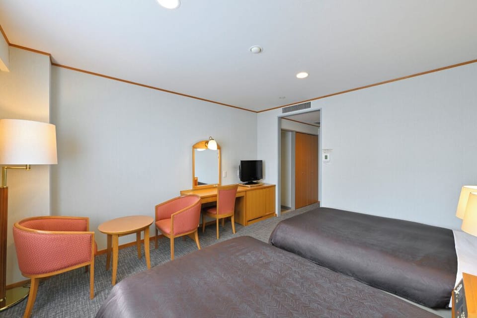 Basic Twin Room | In-room safe, WiFi (free)
