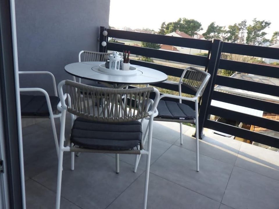 Apartment (Two Bedroom Apartment) | Balcony