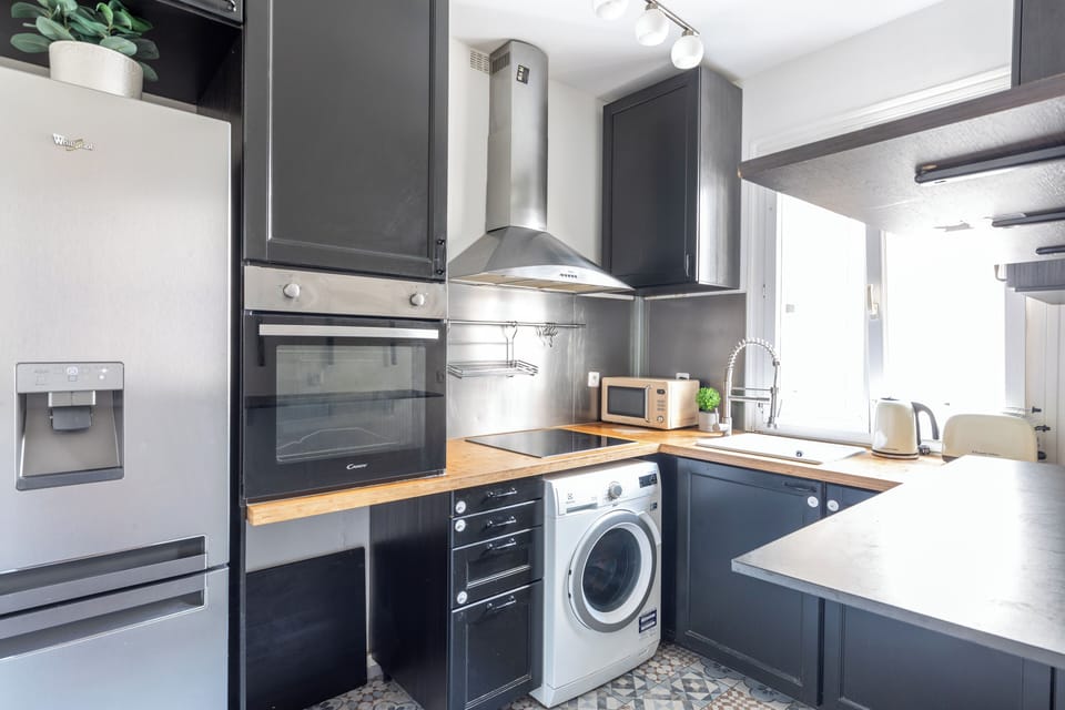 Basic Apartment | Private kitchen | Fridge, oven, stovetop, dishwasher