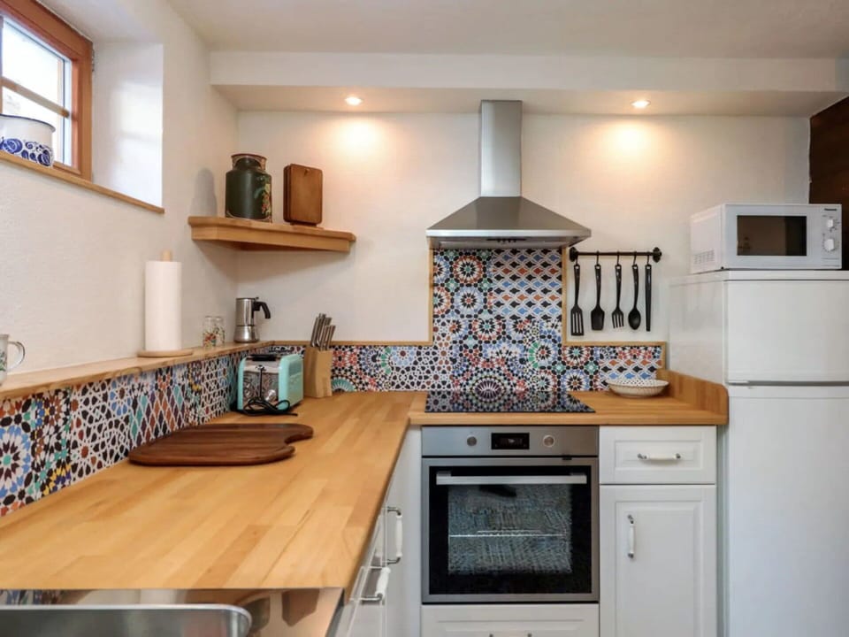 House | Private kitchen | Fridge, microwave, oven, dishwasher