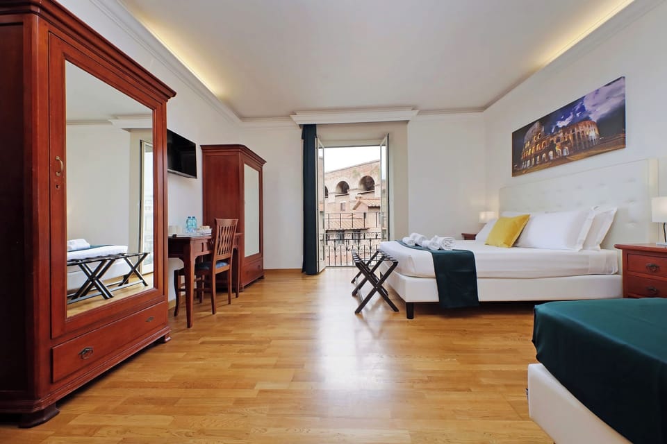 Deluxe Room | In-room safe, desk, blackout drapes, soundproofing