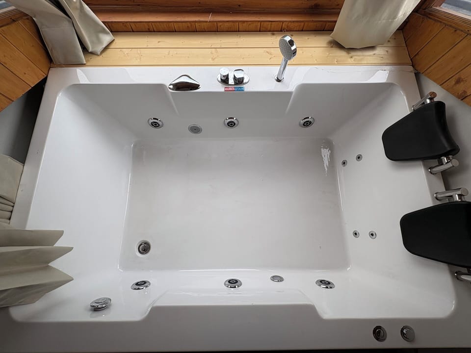 Luxury Room | Bathroom | Shower, bathrobes, slippers, towels