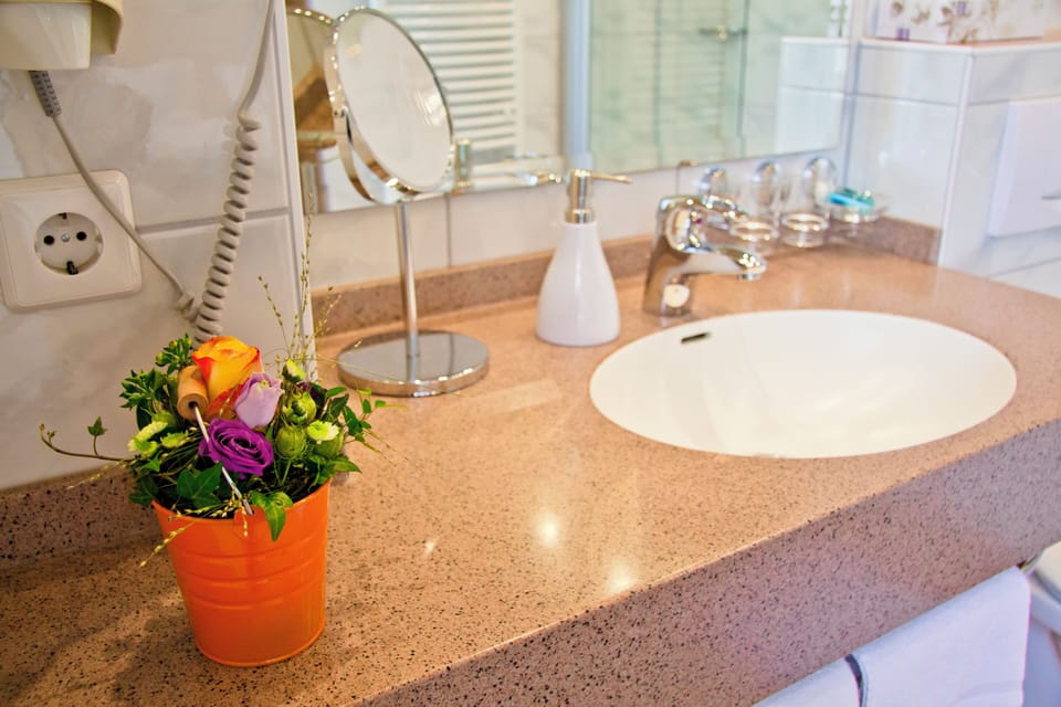 Standard Double Room | Desk, laptop workspace, soundproofing, free WiFi