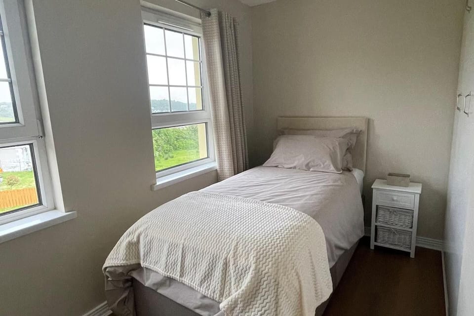 House | 4 bedrooms, iron/ironing board, WiFi (free), bed sheets