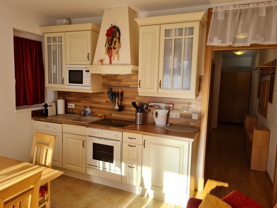 Apartment | Private kitchen | Fridge, oven, dishwasher, coffee/tea maker