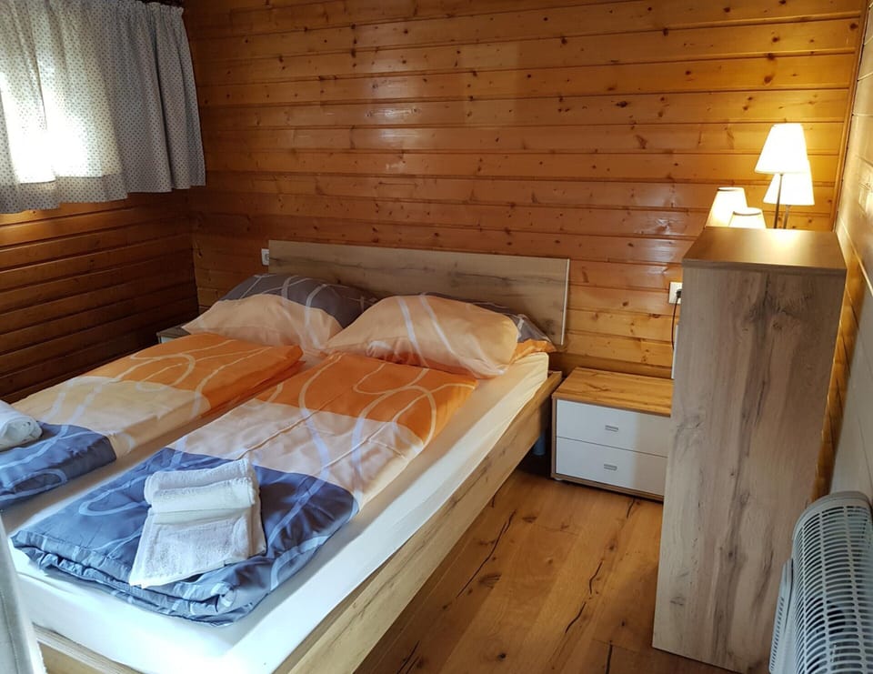 Apartment | 1 bedroom, bed sheets