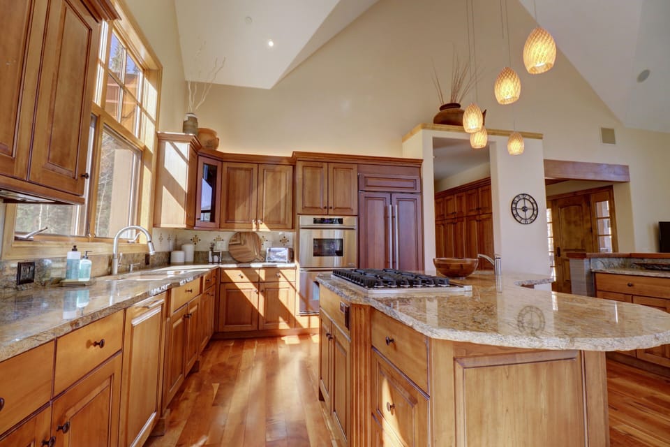 House, 4 Bedrooms | Private kitchen | Coffee/tea maker, fridge, oven, electric kettle