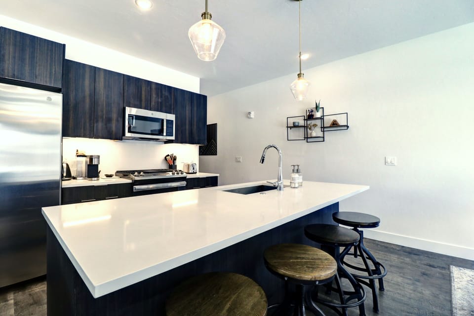 Condo, 2 Bedrooms | Private kitchen | Fridge, oven, coffee/tea maker, toaster