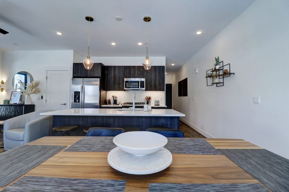 Condo, 2 Bedrooms | Private kitchen | Fridge, oven, coffee/tea maker, toaster