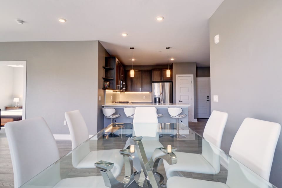 Condo, 2 Bedrooms | Dining