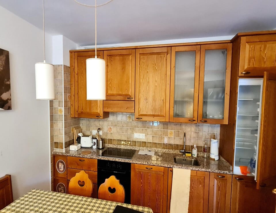 Apartment | Private kitchen | Fridge, oven, dishwasher, coffee/tea maker