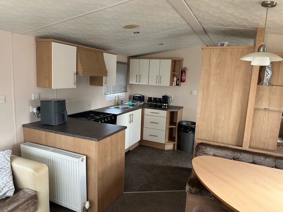 Chalet | Private kitchen | Fridge, microwave, oven, stovetop