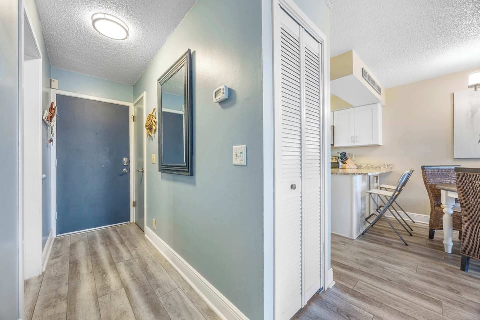 Condo, Multiple Beds, Fireplace, Garden View (Treetop Beach Condo) | Interior