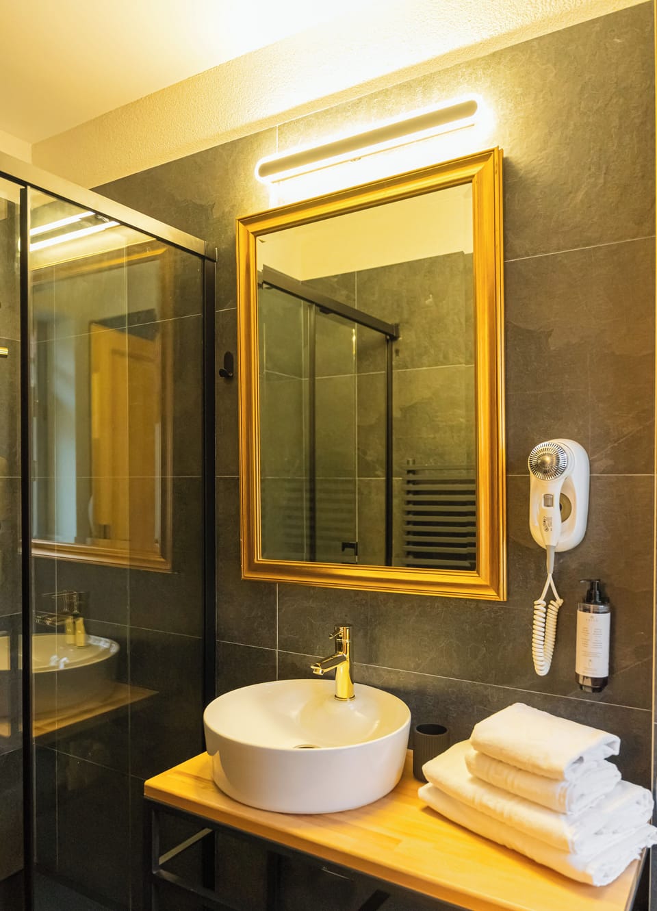Economy Double Room | Bathroom