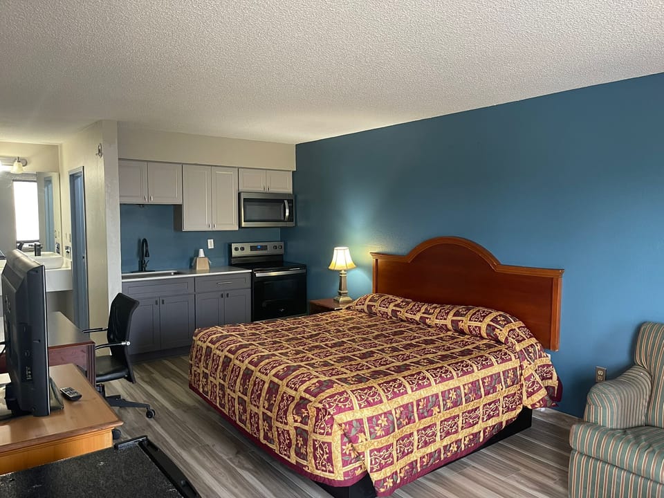 King Studio with Kitchenette, Non-Smoking | Free WiFi