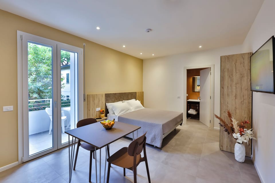 Laptop workspace, free WiFi, bed sheets