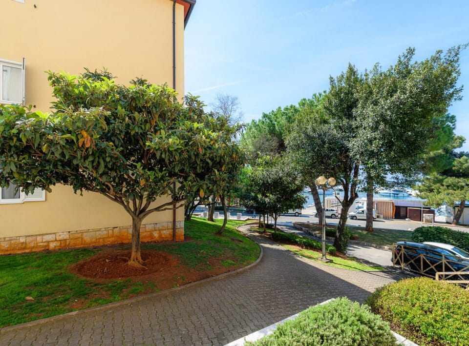 Apartment | Garden
