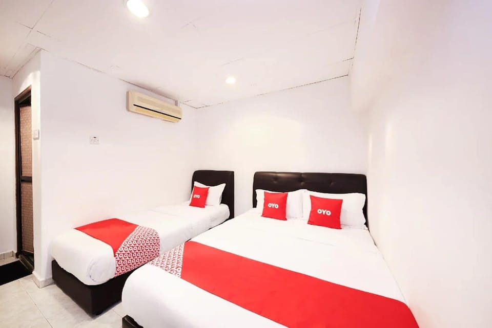 Triple Room | Desk, free WiFi, bed sheets