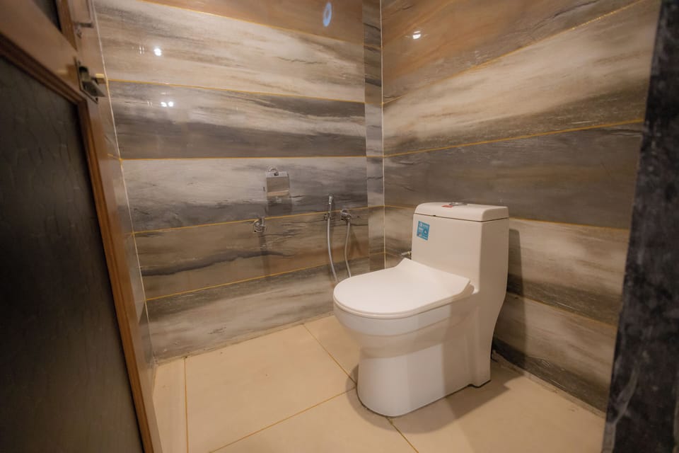 Premium Tent | Bathroom | Shower, free toiletries, towels, soap