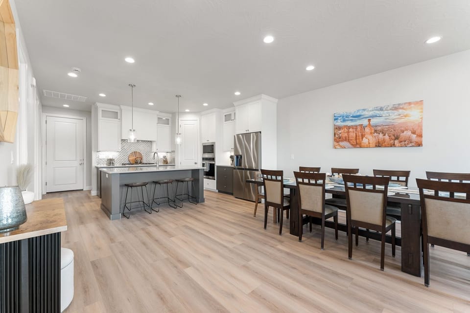 Townhome, 5 Bedrooms | Dining