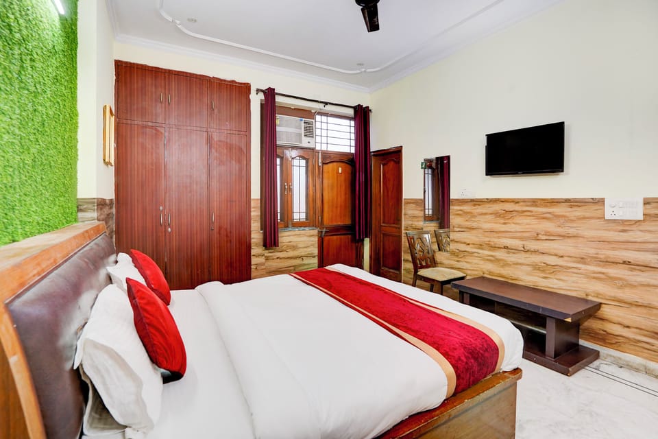 Superior Double Room, City View | Laptop workspace, soundproofing, free WiFi