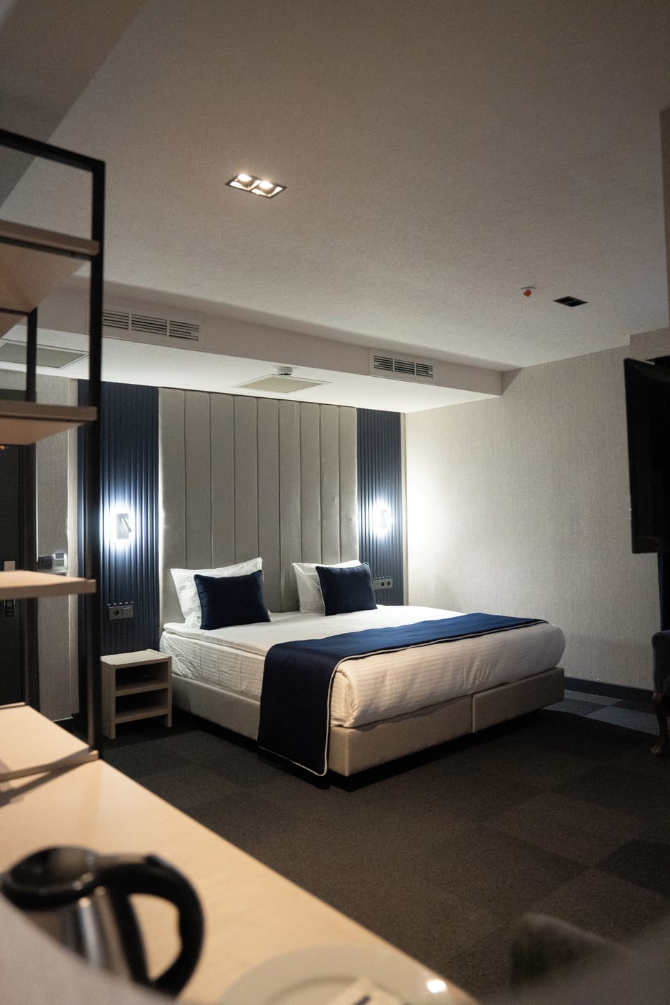 Premium bedding, minibar, laptop workspace, WiFi (free)