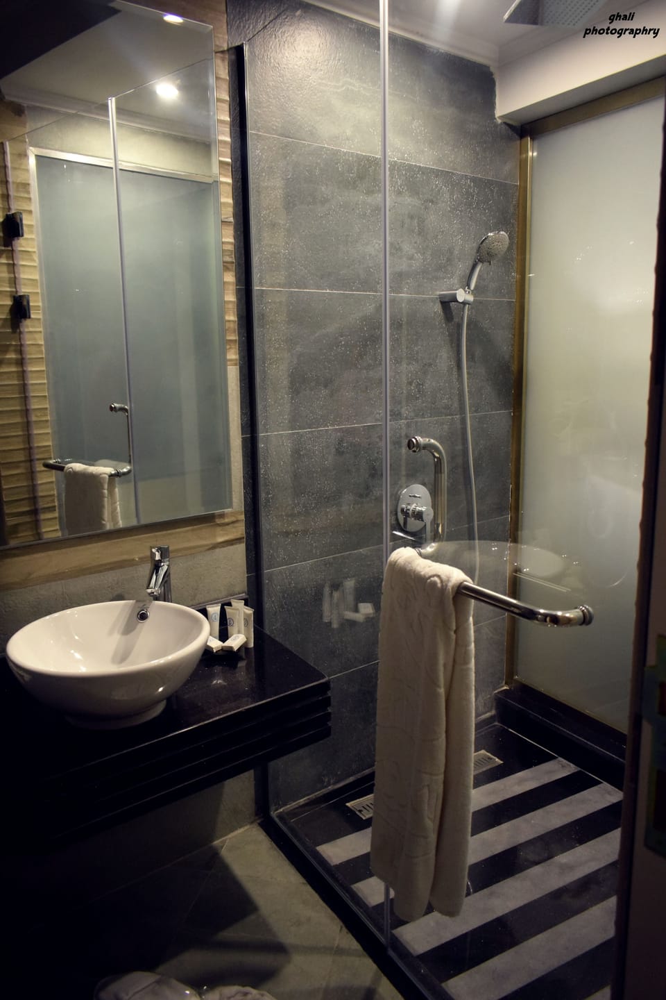 Deluxe Double or Twin Room, Sea View | In-room safe, laptop workspace, soundproofing, iron/ironing board