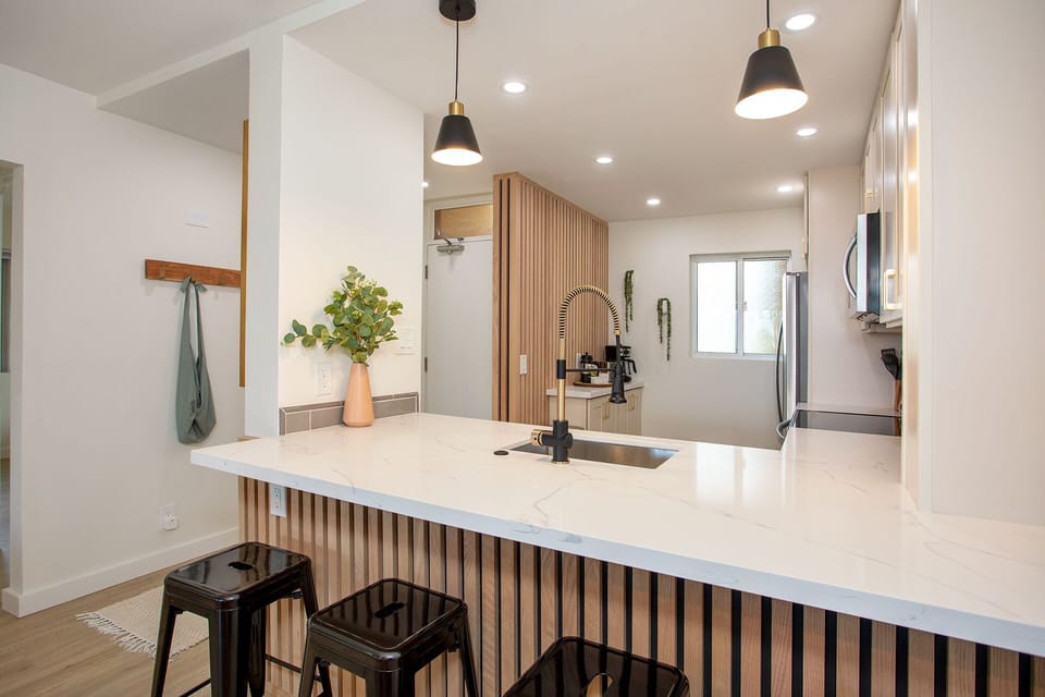 Luxury Condo, Multiple Beds, Ocean View, Beachfront | Private kitchen