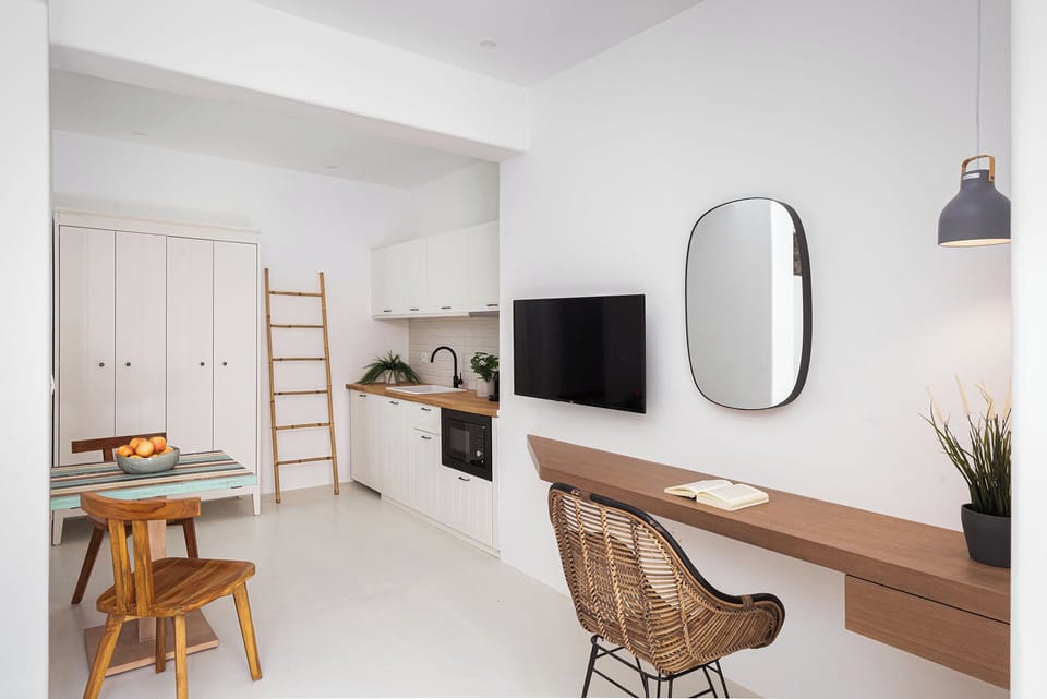 4 bedrooms, soundproofing, iron/ironing board