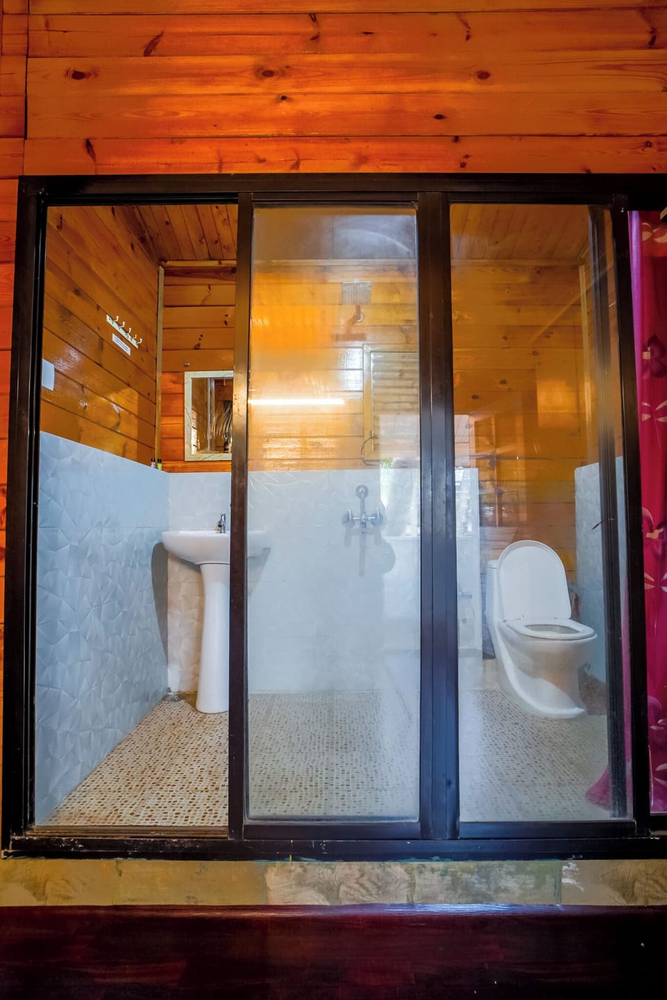 Super Deluxe Family Cottage | Bathroom | Bathtub, towels, soap, toilet paper