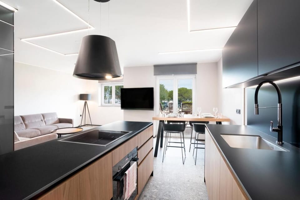 Superior Apartment, 2 Bedrooms, Courtyard View | Private kitchen