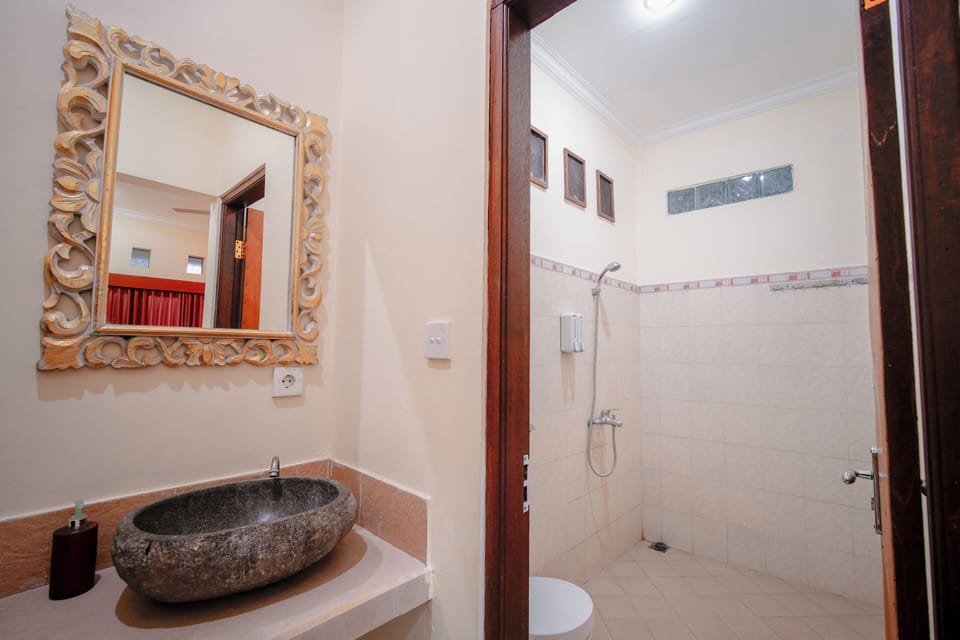 Standard Double Room, Private Bathroom, Garden View | Bathroom | Shower, towels, soap, shampoo