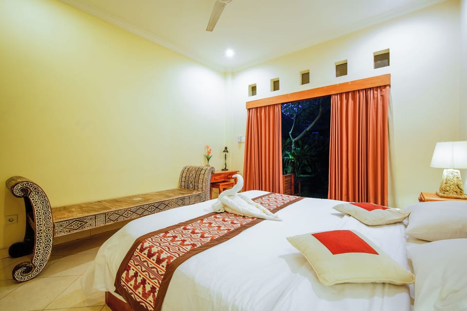 Standard Double Room, Private Bathroom, Garden View | Desk
