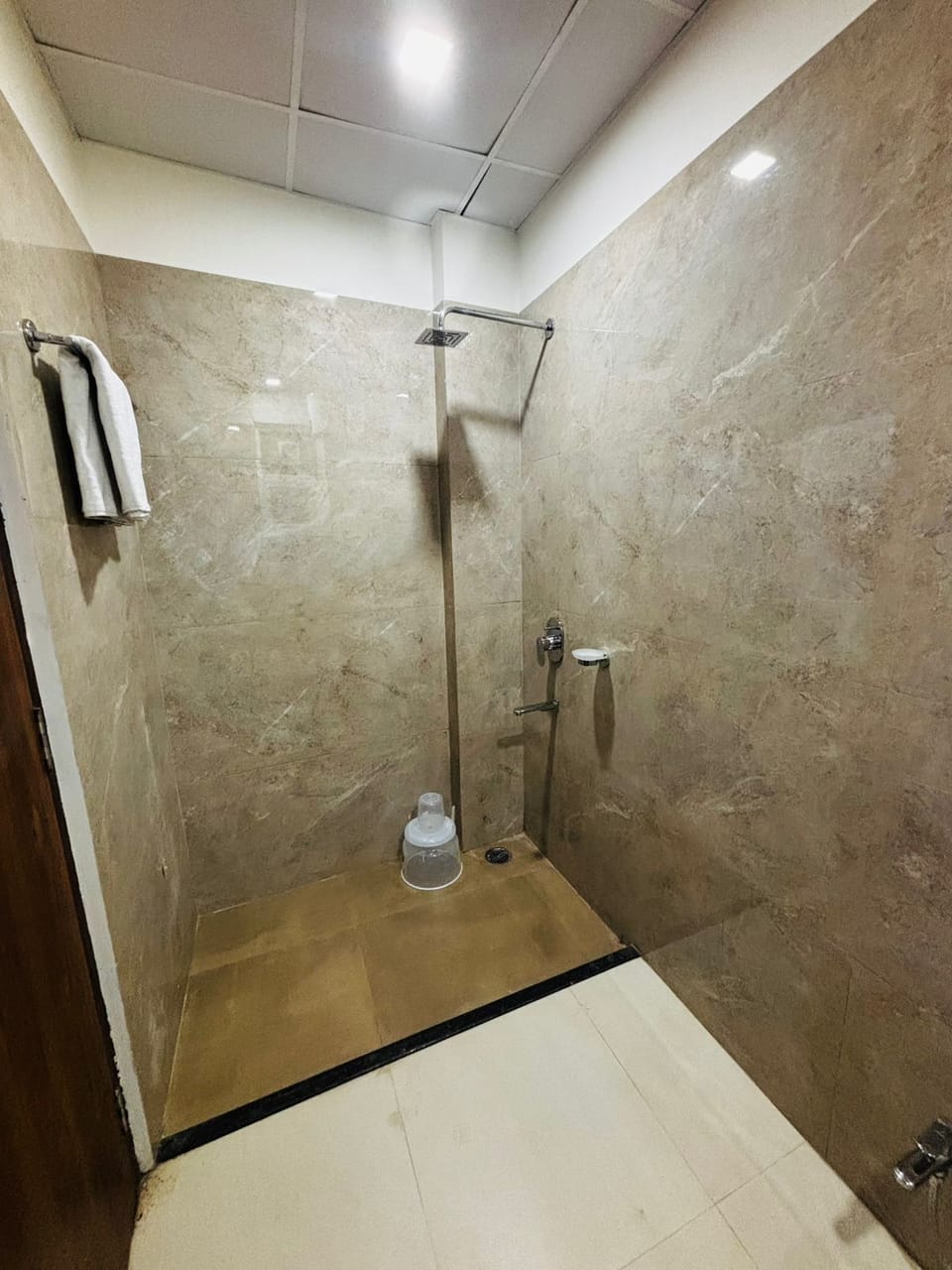 Classic Double Room | Bathroom | Towels, soap, toilet paper