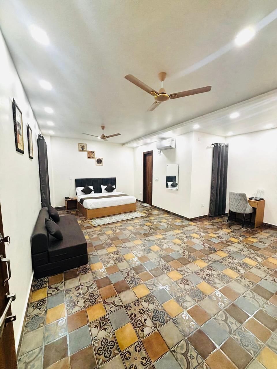Comfort Quadruple Room, City View | Desk, laptop workspace, free WiFi