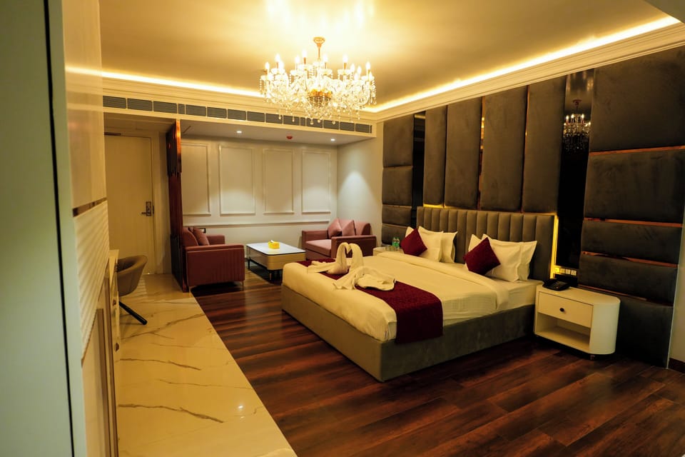 Basic Studio Suite | Laptop workspace, free WiFi