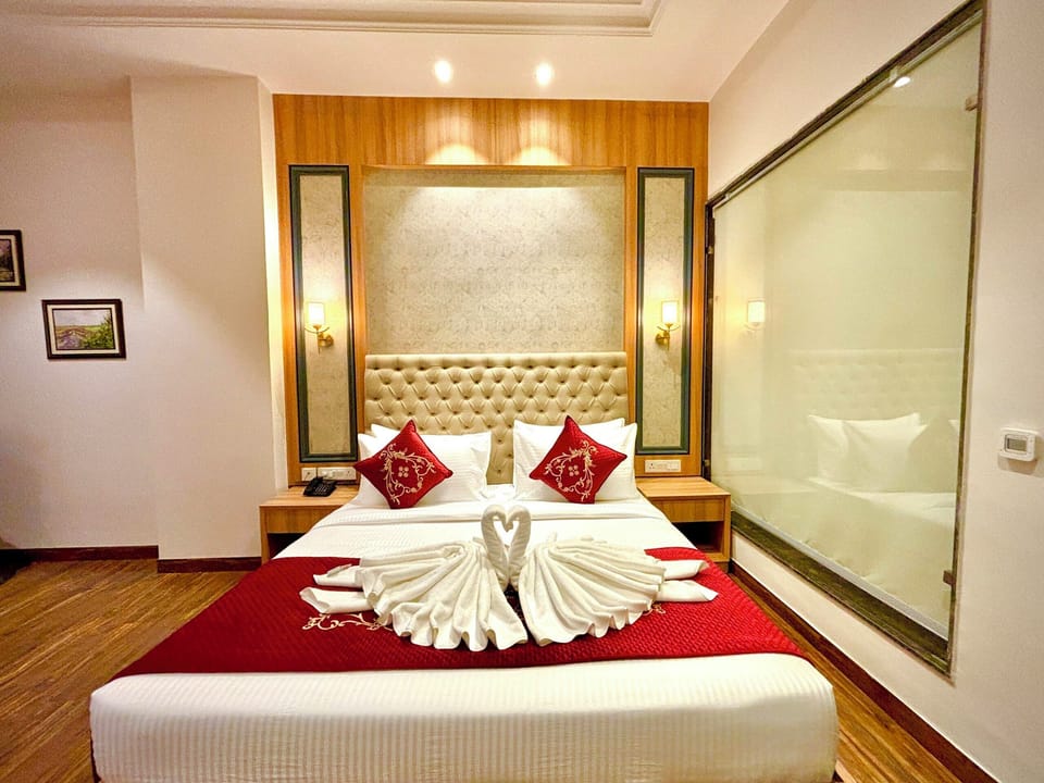 Deluxe Double Room | Hypo-allergenic bedding, minibar, desk, free WiFi