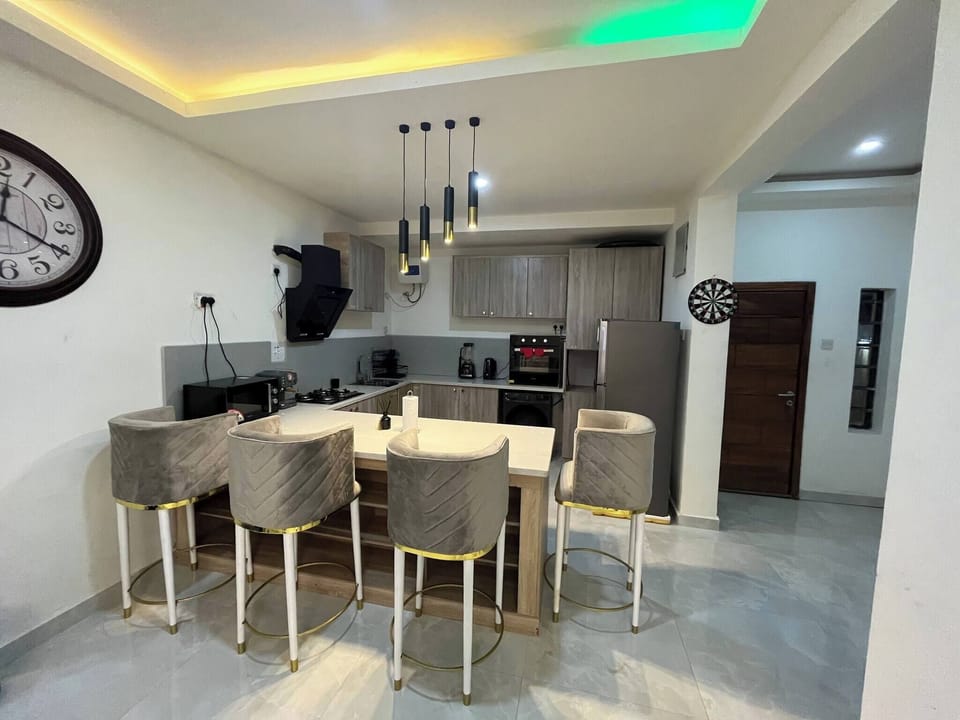 Apartment, 3 Bedrooms, Balcony | Interior