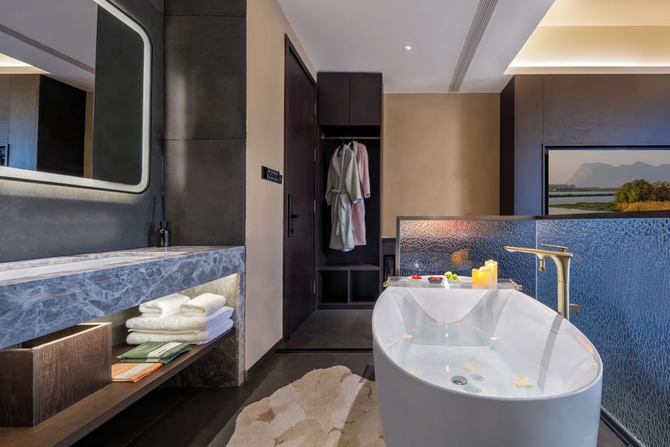 Luxury Double Room, Refrigerator, Lake View | Minibar (free items), desk, laptop workspace, WiFi (free)