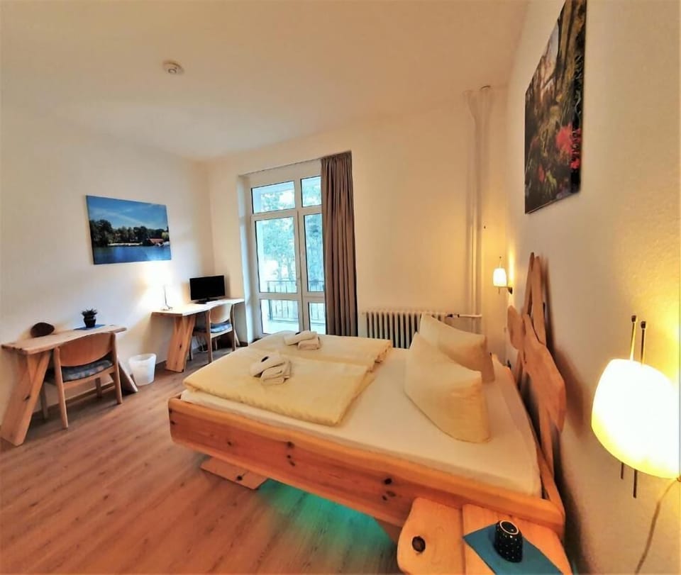 Comfort Double Room, Partial Lake View | Laptop workspace, free WiFi, bed sheets
