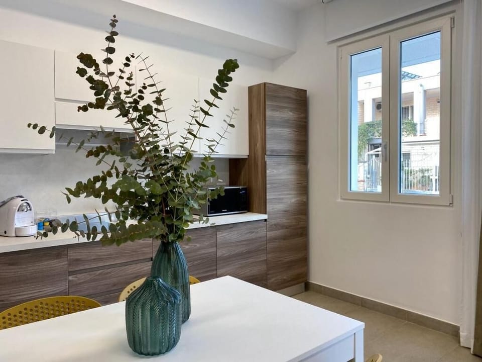 Family Studio | Private kitchen | Microwave, stovetop, cookware/dishes/utensils