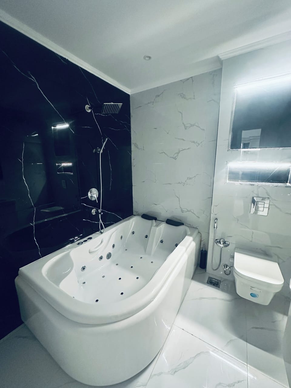 Classic Studio Suite, 1 King Bed, Balcony, City View | Bathroom | Hair dryer, towels, soap, shampoo
