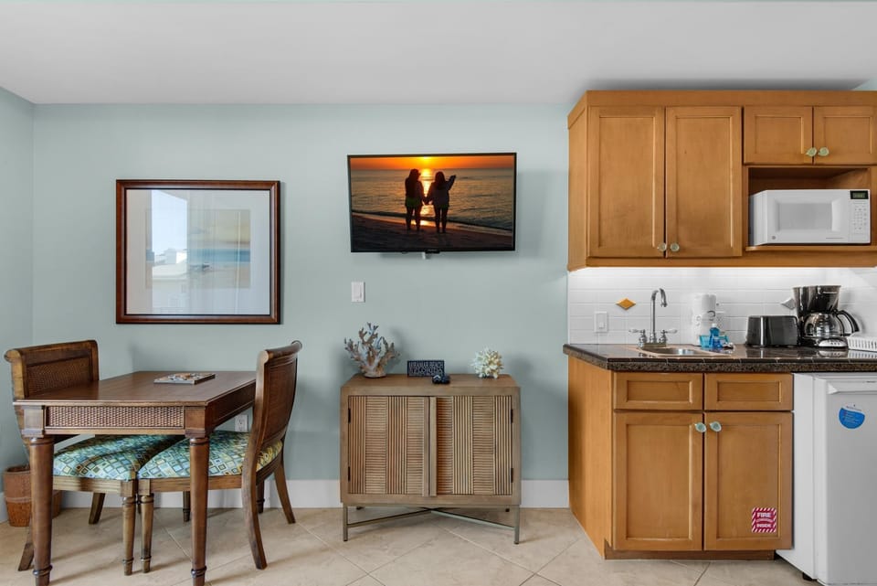 Condo, 1 King Bed with Sofa bed (Lasata Grand Sand Dollar) | Private kitchen